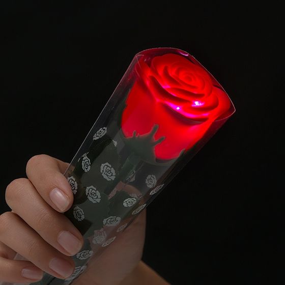Червена роза с LED светлина