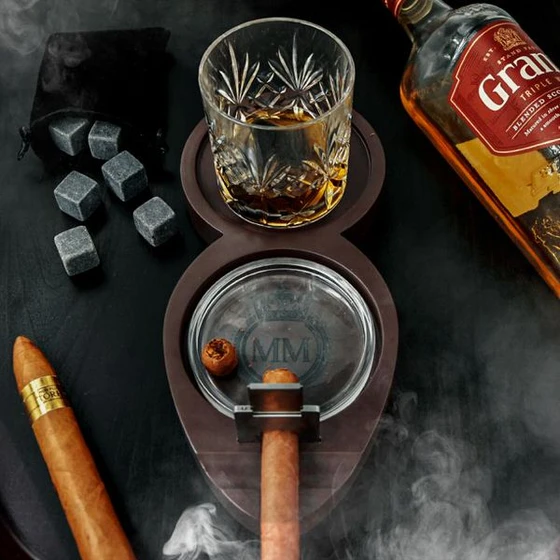 Комплект чаша за уиски с пепелник за пури