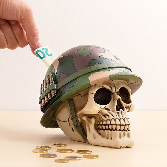 Касичка череп на войник