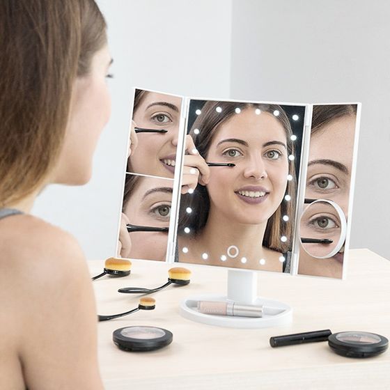 Увеличително козметично огледало с LED осветление